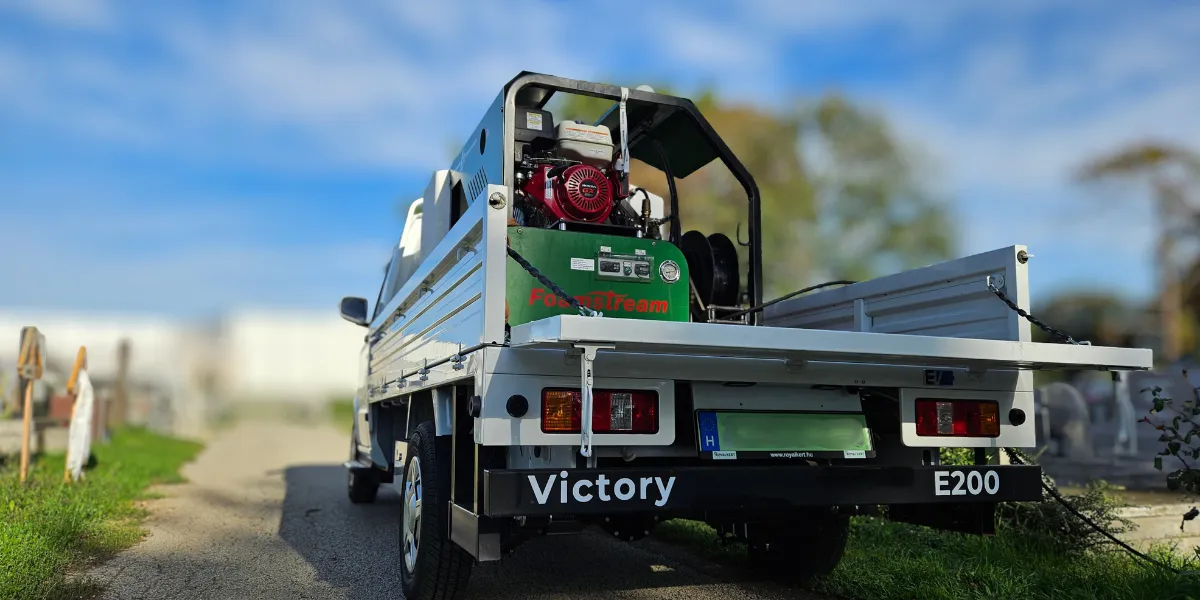 Victory elektromos kisteherautó Foamstream szállítás közben