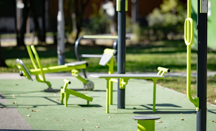 IV. kerületi Béke téri park – a Royal-Kert Kft. által tervezett és kivitelezett új közösségi fitneszpark Újpesten