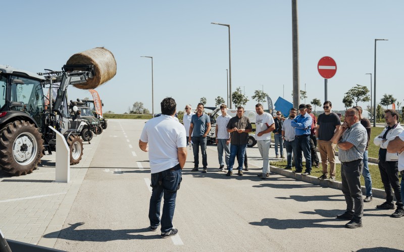 Üzleti találkozó és gépbemutató Royal Kert Kft Balatonalmádiban