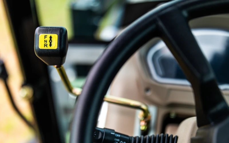 FOTRAK traktor 75 LE  belső fotók