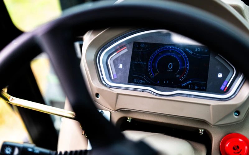 Fotrak MK604C 65 LE fülkés traktor