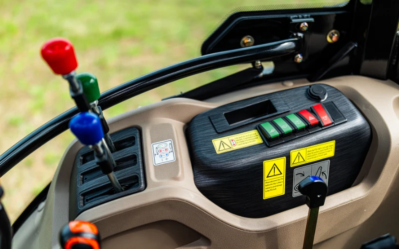 Fotrak MK604C 65 LE fülkés traktor