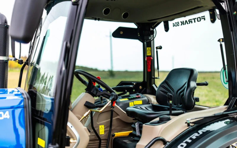 Fotrak MK604C 65 LE fülkés traktor