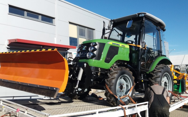 ZOOMLION RK504 traktor hótolólappal