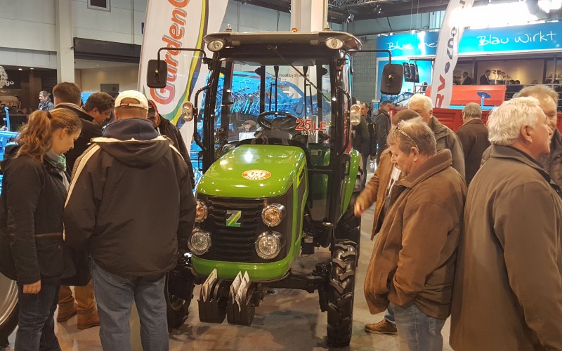 25LE fülkés ZOOMLION-Chery traktor a 7. AgrárgépShow kiállításon