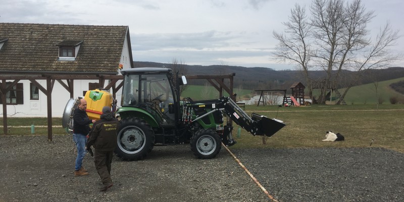 50 LE ZOOMLION traktor munkaeszközökkel