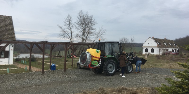 50 LE ZOOMLION traktor munkaeszközökkel