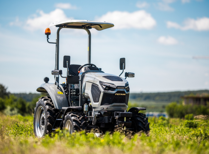 Fotrak ME254R fülke nélküli traktor_1
