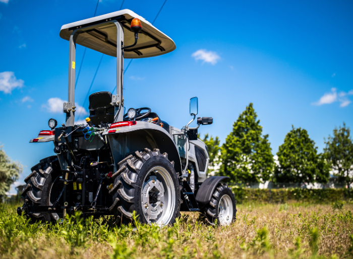 Fotrak ME254R fülke nélküli traktor