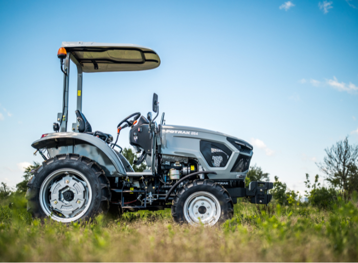 Fotrak ME254R fülke nélküli traktor_3