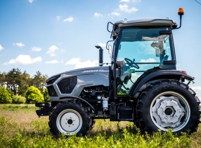 Fotrak ME 504 C fülkés traktor (2)