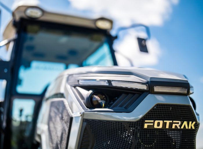 Fotrak ME 504 C fülkés traktor (4)