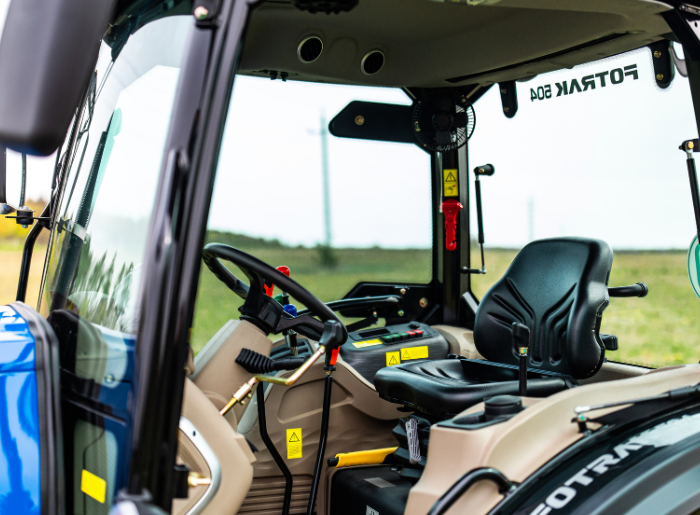 FOTRAK ME504C fülkés traktor 50 LE (6)