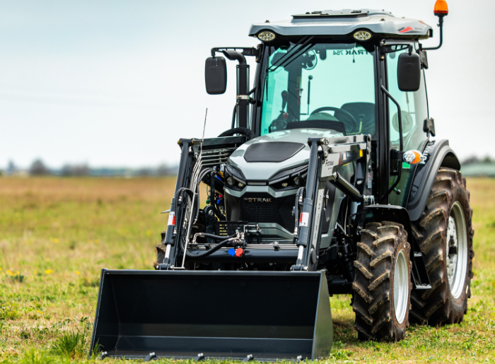 FOTRAK 75 LE  fülkés traktor (1) (2)