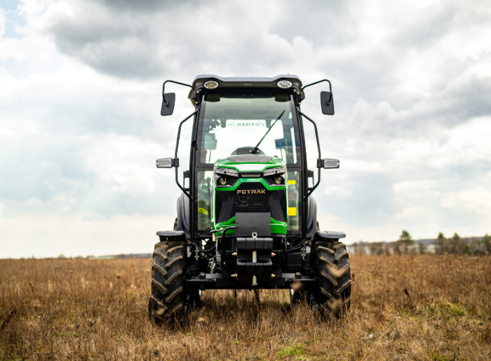 ME 25LE fülkés FOTRAK traktor (1)