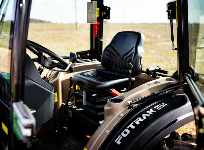 ME 25LE fülkés FOTRAK traktor (10)