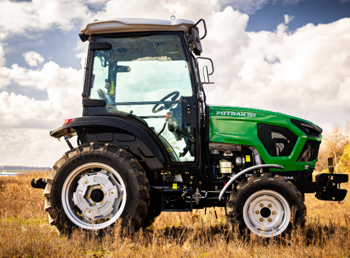 ME 25LE fülkés FOTRAK traktor (12)