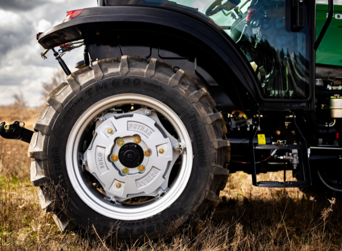 ME 25LE fülkés FOTRAK traktor (8)