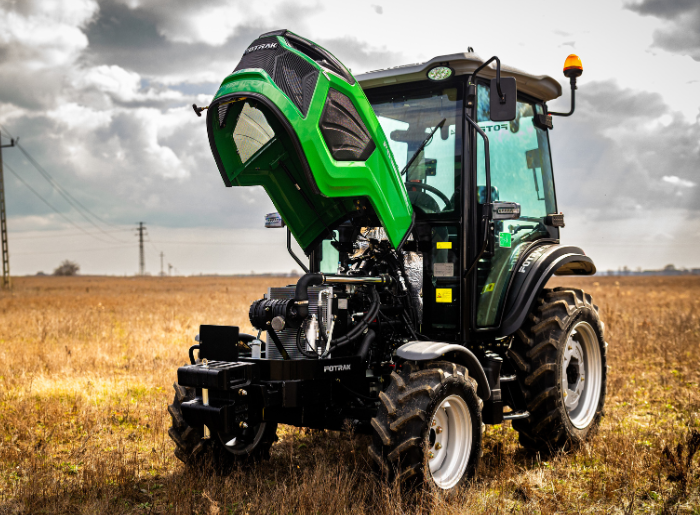 ME 25LE fülkés FOTRAK traktor (9)