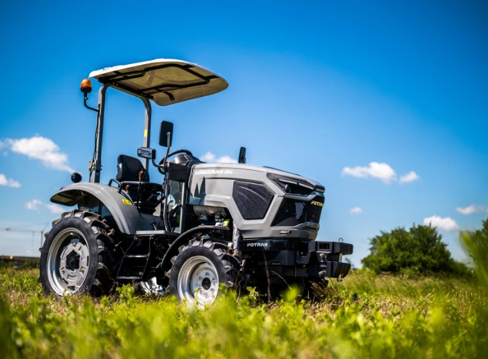 Fotrak ME254R fülke nélküli traktor