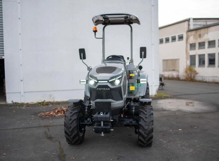 Fotrak ME254R fülke nélküli traktor