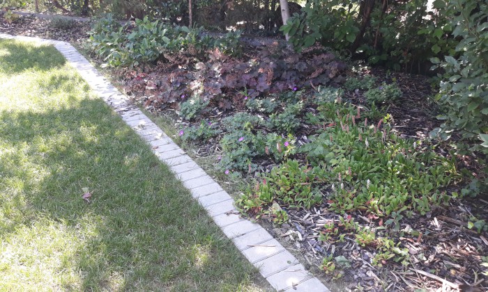 Balatonfűzfő - Robotfűnyíróhoz építve_0