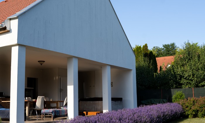 Balatonfűzfő - Robotfűnyíróhoz építve