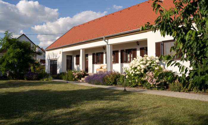 Balatonfűzfő - Robotfűnyíróhoz építve