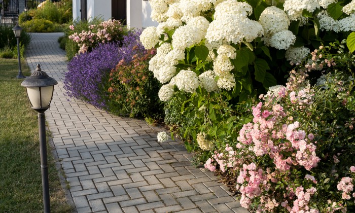 Balatonfűzfő - Robotfűnyíróhoz építve