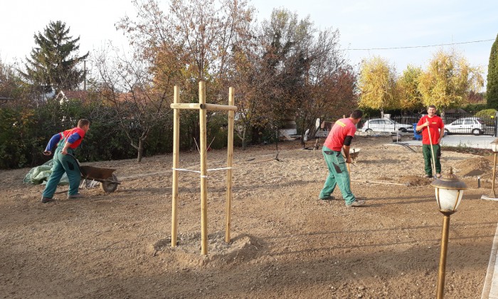 Balatonfűzfő - Robotfűnyíróhoz építve_12