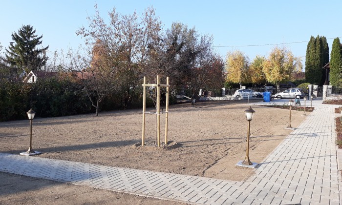 Balatonfűzfő - Robotfűnyíróhoz építve_14