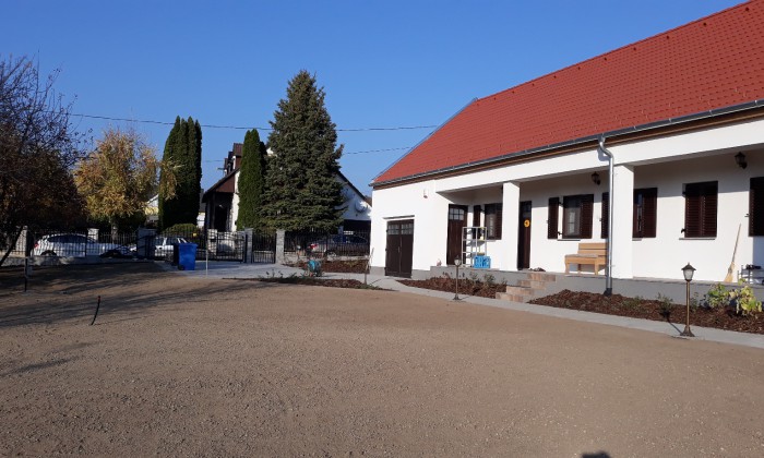 Balatonfűzfő - Robotfűnyíróhoz építve_15