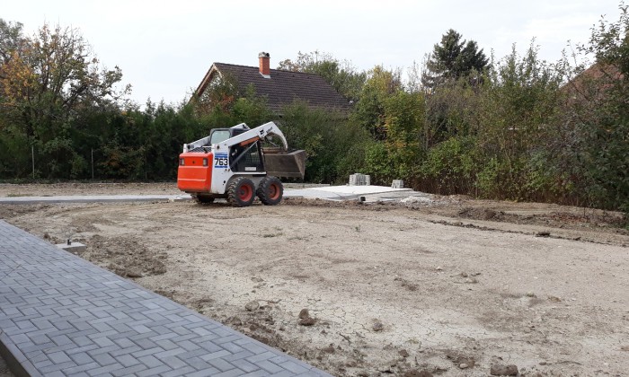 Balatonfűzfő - Robotfűnyíróhoz építve_4