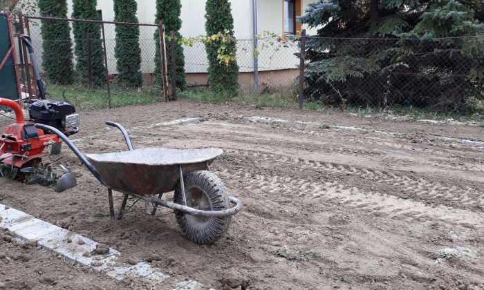 Balatonfűzfő - Robotfűnyíróhoz építve_5