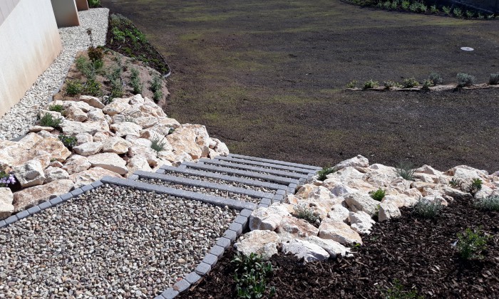 Csopak - Nagy gyepfelületek, virágzó rézsűk_17