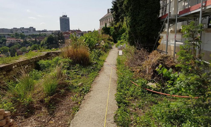 Veszprém, Érseki palota - Panorámás belső kert tervezése_0