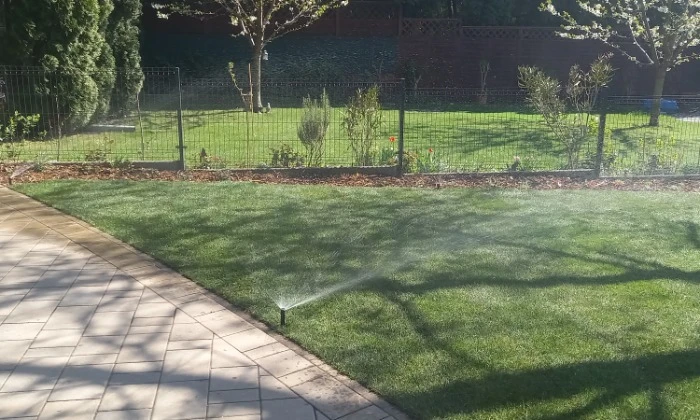 Ékszerdoboz Veszprém szívében – kis kert komplett tervezése és kivitelezése