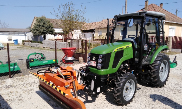 Csikóstőttős, traktor és munkaeszköz