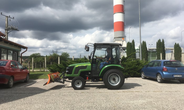 Litér, traktor és munkaeszköz